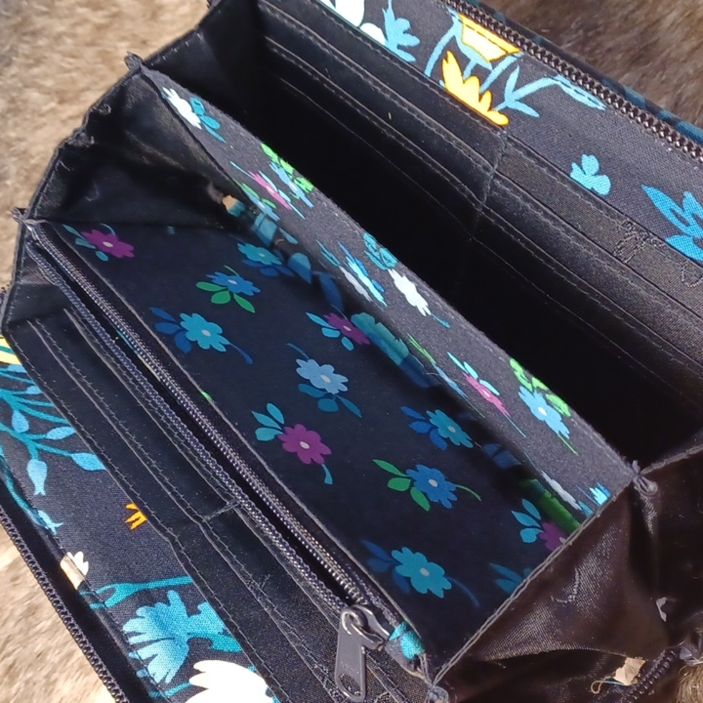 Vera Bradley wallet - Picture 2 of 16